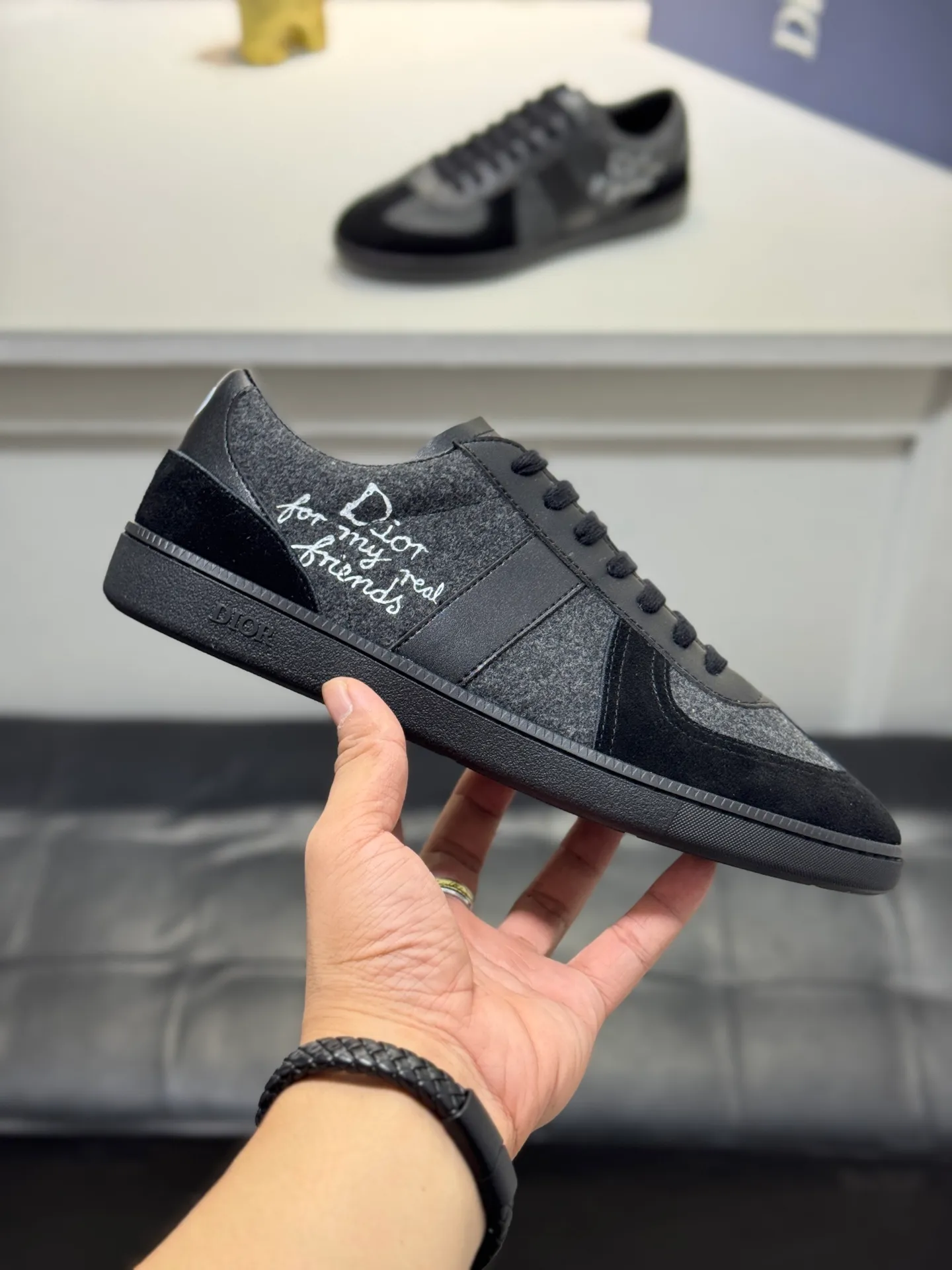 Men's shoes 💰400 [New style] 🎠🎠Dior🔍Top purchasing agent🇮🇹Di's hot model super popular sneakers are synchronized with the new product counters. The uppers are made of original Italian imported cowhide. The logo graphics are perfectly reproduced with complex craftsmanship necessary for fashionistas. The lining of imported soft sheepskin Sole: The original sole is specially provided by the original factory. The exclusive movable molded sole is super comfortable. The original factory follows the order. 🔍🔍Multiple colors are available. You can enter and exit the counter at will. Welcome to compare. A must-have for trendy men. Code number: 38-44 (45 customized